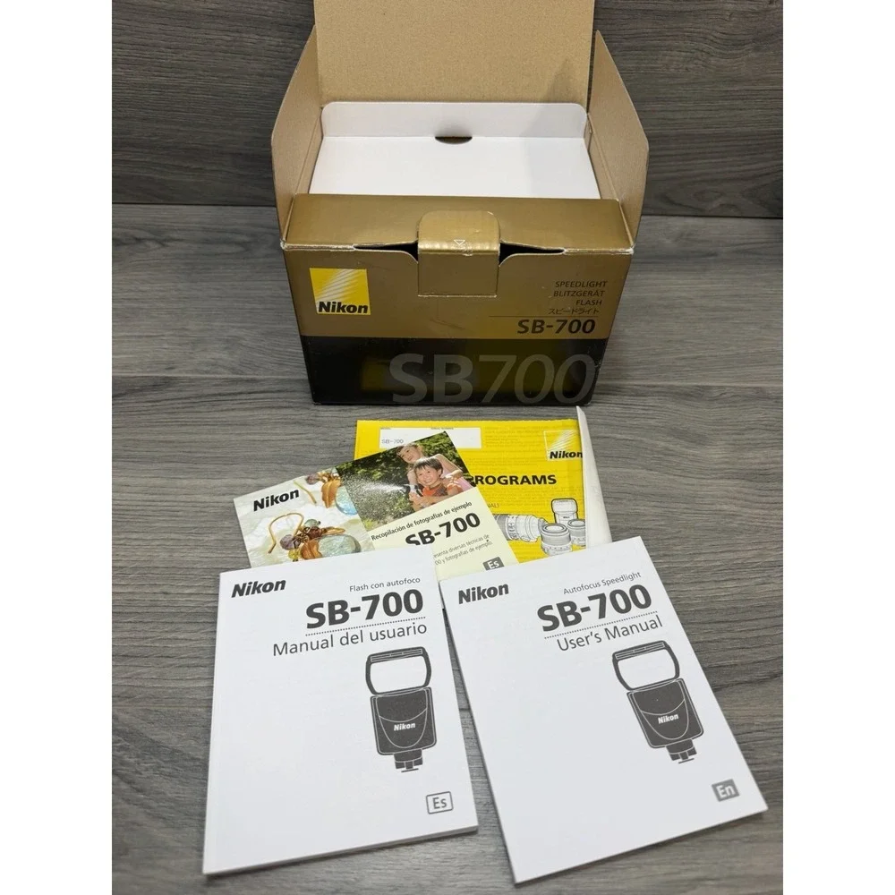 Nikon SB-700 Speedlight Camera Flash AF Photography Accessories W/ Case Tested